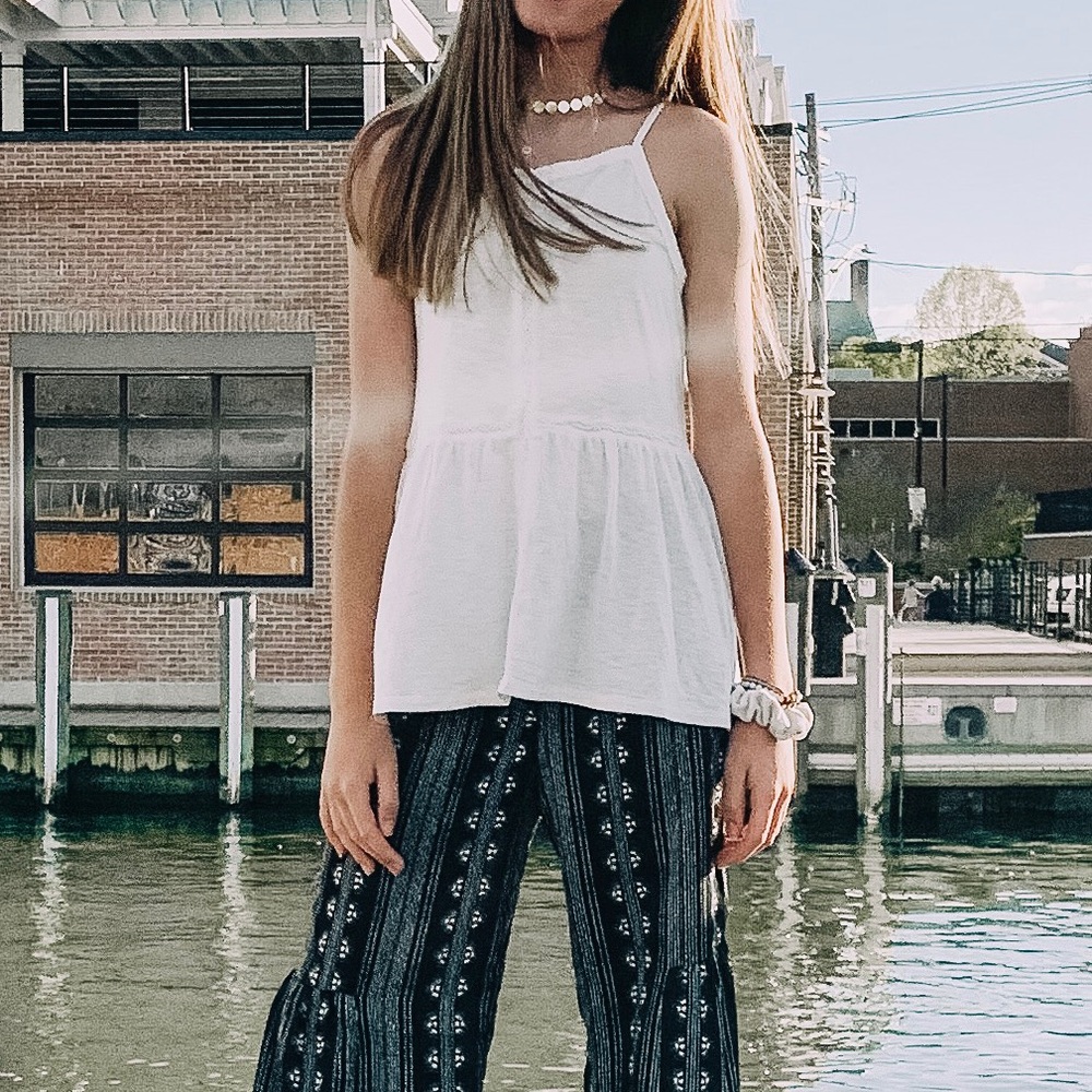 AE white tank top